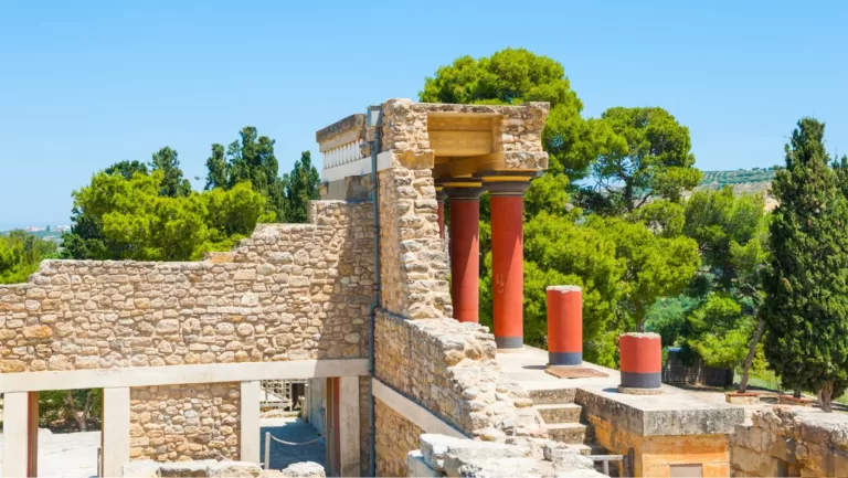 The impressive Palace of Knossos with its iconic red Minoan columns – an archaeological treasure near Heraklion, Crete.